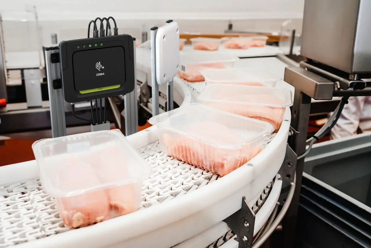 1-manufacturing-photography-application-fxr90-rfid-antenna-food-chicken-an520